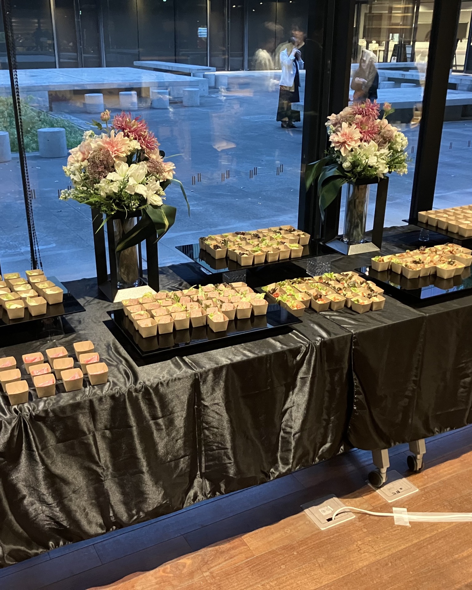 シン・マツヤマミライ会議の懇親会で並べた小分け料理